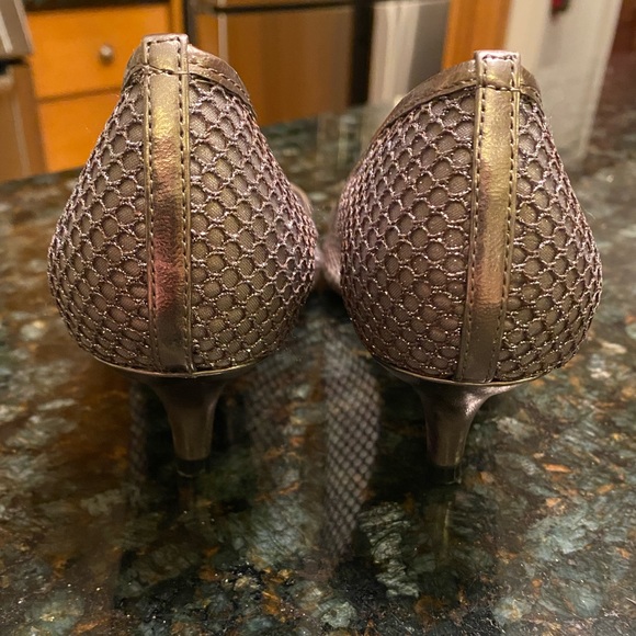 ADRIANNA PAPELL GLITTER/METALLIC PUMPS! - Picture 4 of 7